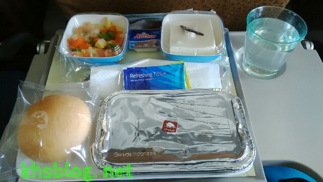 makanan di pesawat Garuda Indonesia dari Jakarta ke Kuala Lumpur